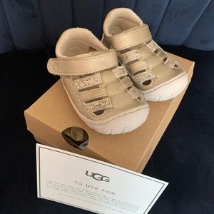 UGG girl’s shoe size 5